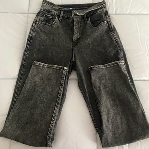 Hollister Ultra High-Rise Mom Jeans~size 3R